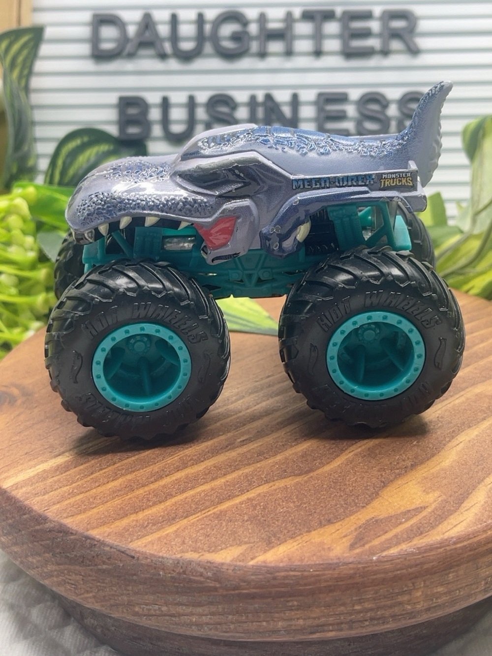 Hot Wheels Monster Trucks Mega-Wrex Shark Dinosaur Monster Truck Toy

Hot Wheels